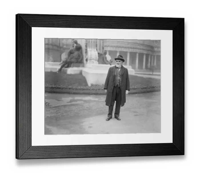 Framed Print : First meeting of the Irish Free State senate in Dublin. Sir John Griffiths arriving Framed Print : First meeting of the Irish Free State senate in Dublin. Sir John Griffiths arriving