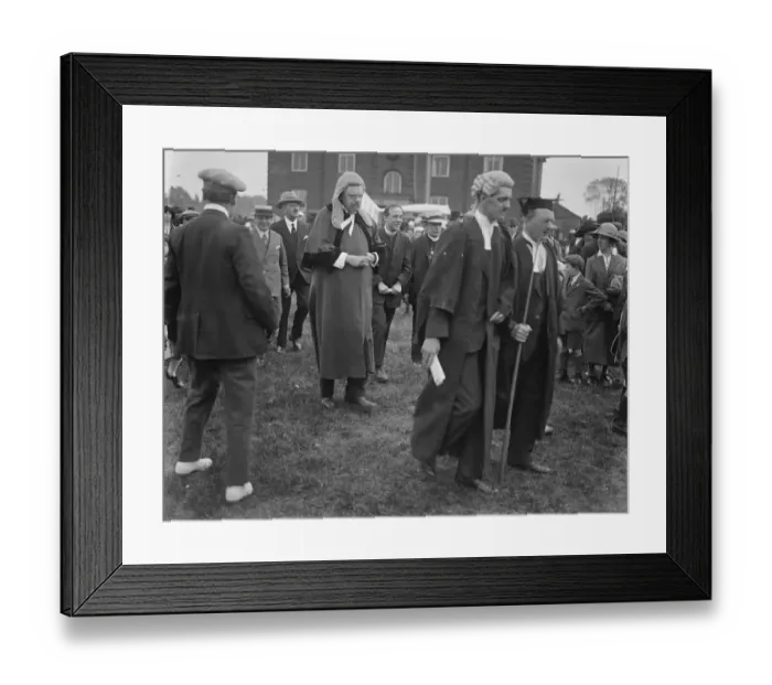 Framed Print : Dunmow Flitch trial at Ilford Mr G K Chesterton on his way to the court 1 June 1925 Framed Print : Dunmow Flitch trial at Ilford Mr G K Chesterton on his way to the court 1 June 1925
