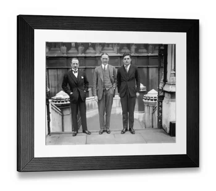 Framed Print : Unionist MPs to investigate trade conditions in Russia. A delegation of Conservative Framed Print : Unionist MPs to investigate trade conditions in Russia. A delegation of Conservative