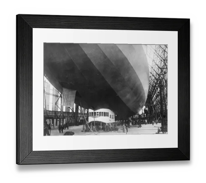 Framed Print : First photos of Zeppelin which will attempt to cross the Atlantic. Photo shows the complete ZR3 Framed Print : First photos of Zeppelin which will attempt to cross the Atlantic. Photo shows the complete ZR3