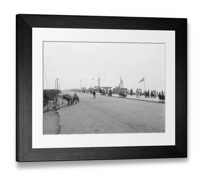 Framed Print : Southsea is a seaside resort located in Portsmouth 1925 Framed Print : Southsea is a seaside resort located in Portsmouth 1925
