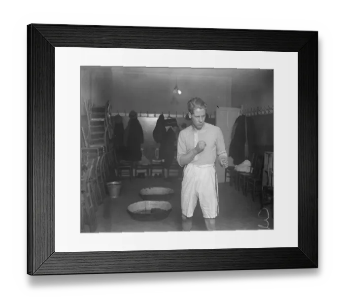 Framed Print : Oxford University beat the army in boxing match at Oxford Town Hall. The Marquess of Clydesdale Framed Print : Oxford University beat the army in boxing match at Oxford Town Hall. The Marquess of Clydesdale