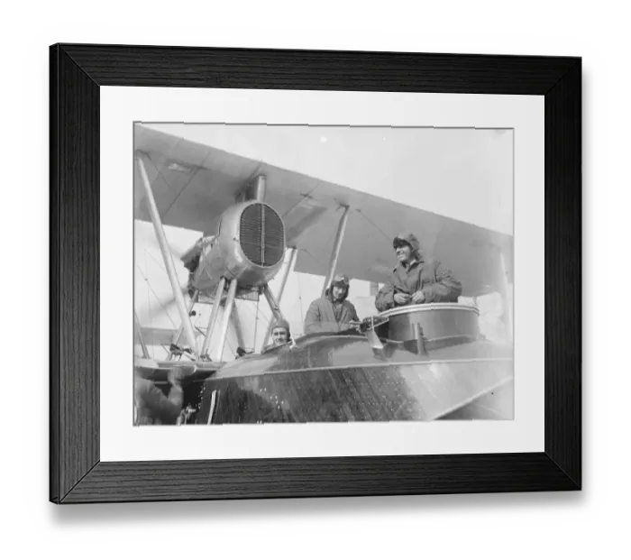 Framed Print : The start of the British round the world flight from Calshot aerodrome Southampton Right to left