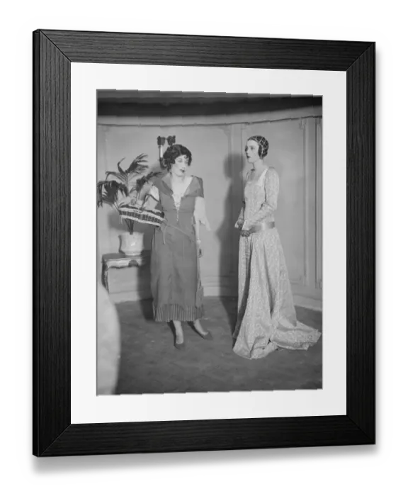 Framed Print : Pageant of lovers through all the ages at new theatre. Lady Loughborough as Beatrice Framed Print : Pageant of lovers through all the ages at new theatre. Lady Loughborough as Beatrice
