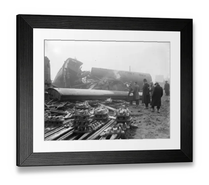 Framed Print : The Express disaster near Tewkesbury. 9 January 1929