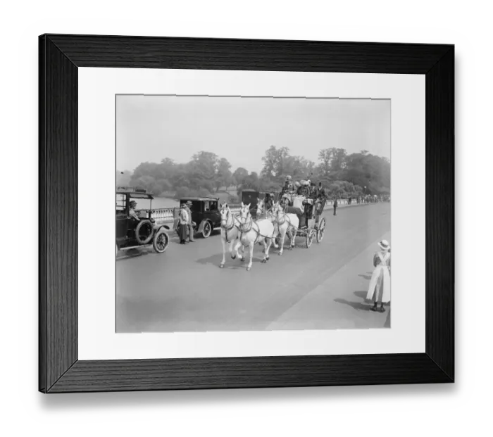 Framed Print : The Coaching Marathon Locketts coach 10 June 1922 Framed Print : The Coaching Marathon Locketts coach 10 June 1922
