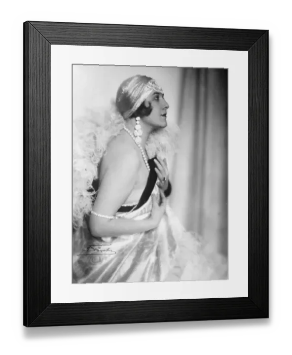 Framed Print : Actress becomes a nun. Mlle Regine Bouet, who has surprised Parisian theatre Framed Print : Actress becomes a nun. Mlle Regine Bouet, who has surprised Parisian theatre