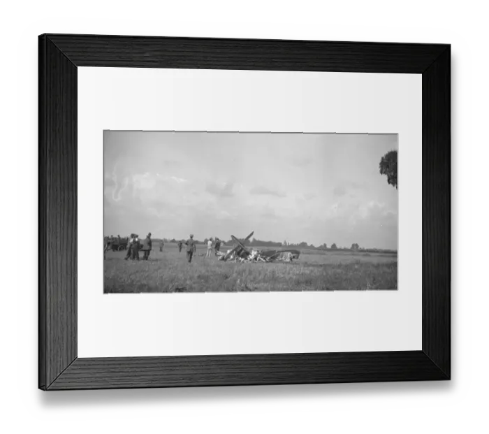 Framed Print : Aeroplane crash Lt from Rs Rosling, Little Waltham, Chelmsford September 1925