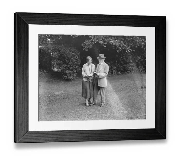 Framed Print : Tess visits Mr Thomas Hardy at Dorchester, veteran author thinks Miss Frangcon Davies Framed Print : Tess visits Mr Thomas Hardy at Dorchester, veteran author thinks Miss Frangcon Davies