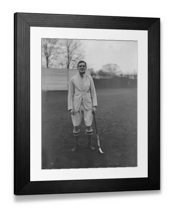 Framed Print : Mens hockey - Oxford versus Cambridge at Beckenham, Kent. Mr R B Whichelow Framed Print : Mens hockey - Oxford versus Cambridge at Beckenham, Kent. Mr R B Whichelow