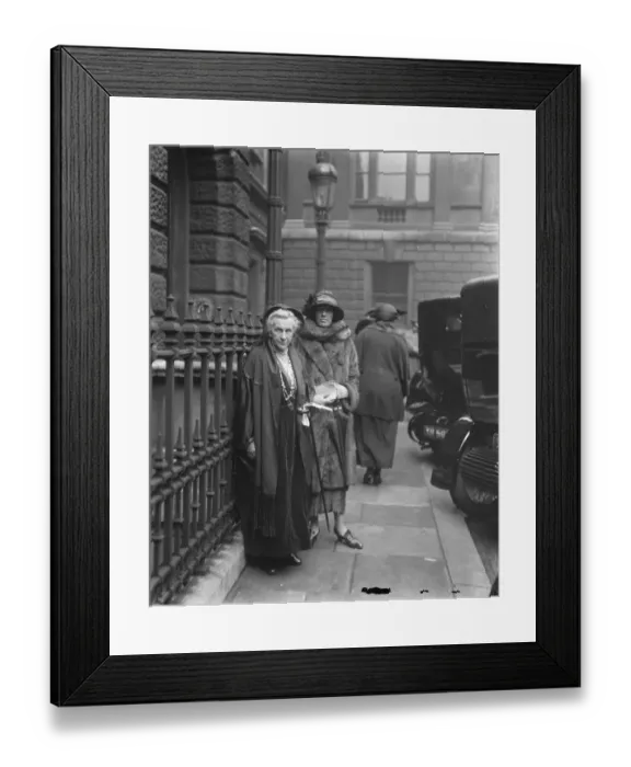 Framed Print : Private view day at the Royal Academy. Lady Frances Balfour. 3 May 1924 Framed Print : Private view day at the Royal Academy. Lady Frances Balfour. 3 May 1924