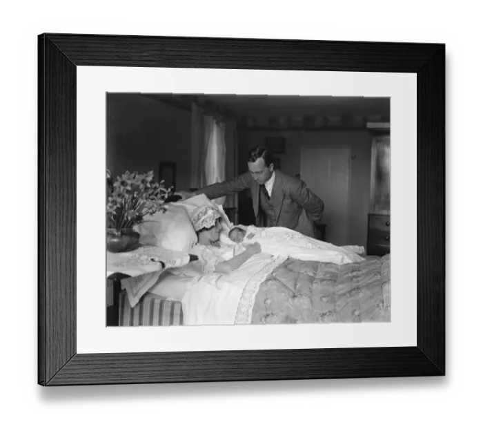 Framed Print : Dr Marie Stopes baby. A son was born to Mr and Mrs H V Roe on March 27. Mrs Roe