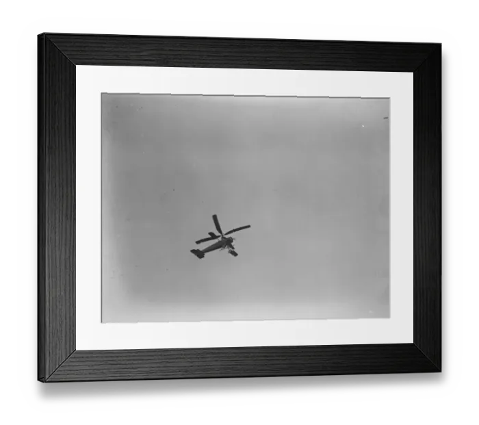 Framed Print : The autogiro demonstrated at Farnborough. The machine in flight. 19 October 1925 Framed Print : The autogiro demonstrated at Farnborough. The machine in flight. 19 October 1925