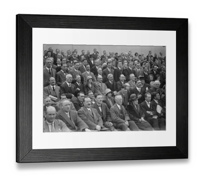 Framed Print : Labour Party conference at Margate. Mr Ramsay MacDonald amongst the delegates and their wives Framed Print : Labour Party conference at Margate. Mr Ramsay MacDonald amongst the delegates and their wives