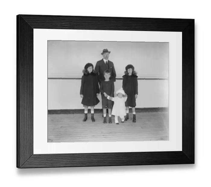 Framed Print : Off to America The Earl of Granard with his children on the Majestic 28 September 1922 Framed Print : Off to America The Earl of Granard with his children on the Majestic 28 September 1922