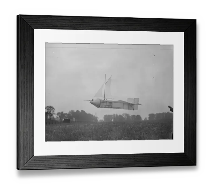 Framed Print : First picture of the English monoplane glider in flight at Bishops Stortford, Hertfordshire Framed Print : First picture of the English monoplane glider in flight at Bishops Stortford, Hertfordshire