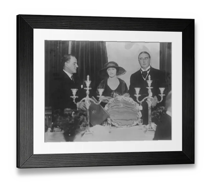 Framed Print : Presentation to Sir Samuel Instone A representative gathering entertained Sir Samuel Framed Print : Presentation to Sir Samuel Instone A representative gathering entertained Sir Samuel