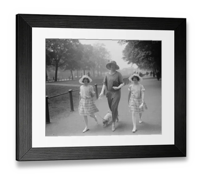 Framed Print : Society in the Park. The Marchioness of Linlithgow and her two daughters, Anne and Joan Framed Print : Society in the Park. The Marchioness of Linlithgow and her two daughters, Anne and Joan
