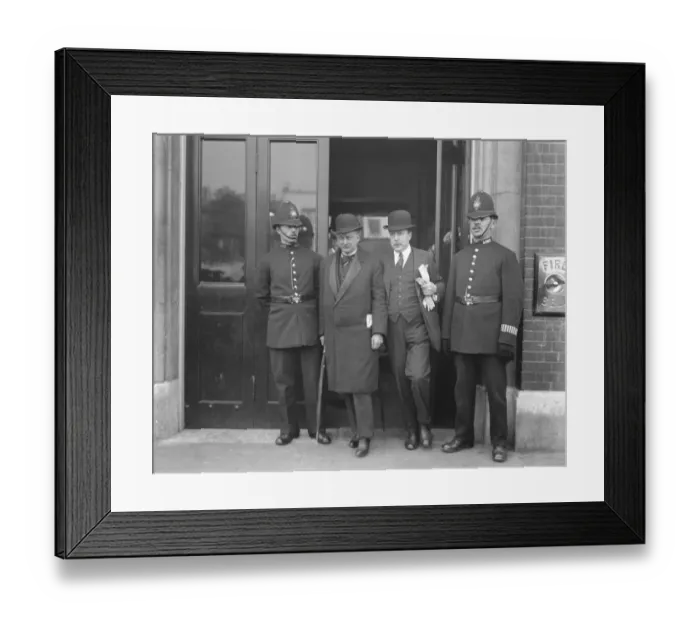 Framed Print : Exhumation Inquest at Chiswick Dr Bronte ( middle right ) the Home Office expert