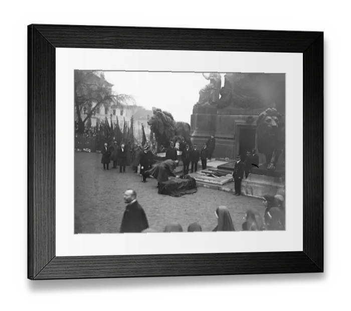 Framed Print : Belgiums unknown warrior. The King of the Belgians placing his medal on the coffin