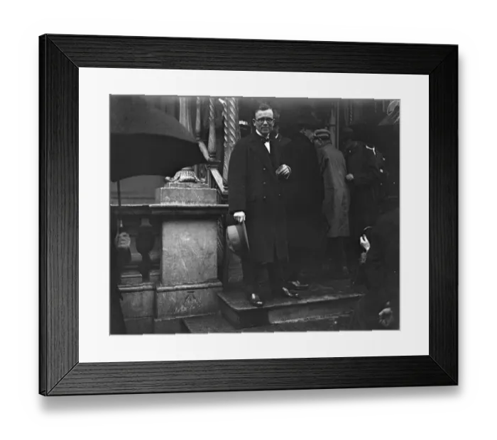 Framed Print : Dail Eireann Meet at Mansion House, Dublin Mr Frank P Walsh of the Irish Independent Framed Print : Dail Eireann Meet at Mansion House, Dublin Mr Frank P Walsh of the Irish Independent