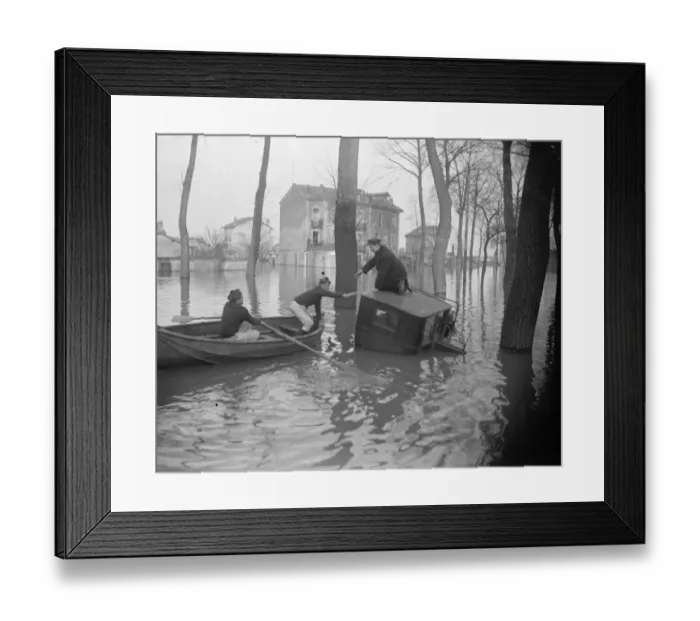Framed Print : Paris and its suburbs under water. French Marines from Brest rescuing the occupants