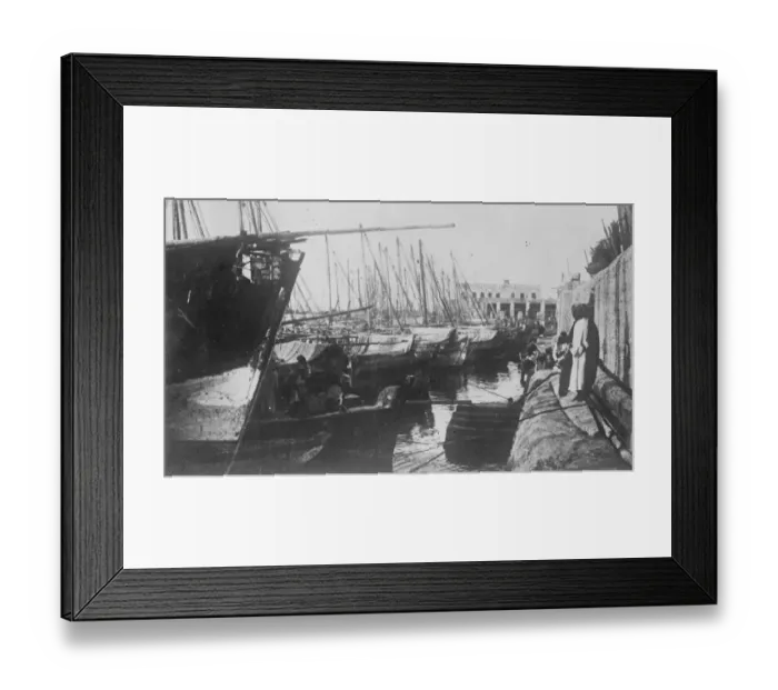 Framed Print : 7, 000 dead in cyclone and earthquake. In an appalling disaster in the Persian Gulf Framed Print : 7, 000 dead in cyclone and earthquake. In an appalling disaster in the Persian Gulf