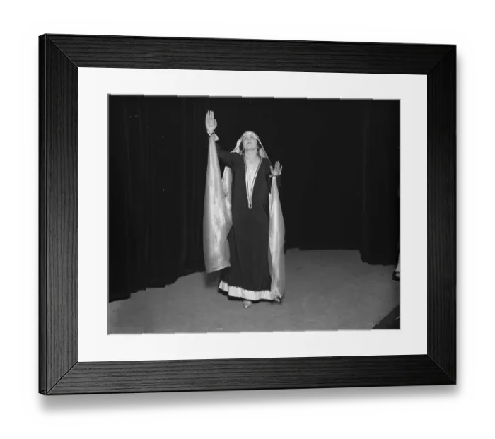 Framed Print : Le Miroir Juif at the London Pavilion. Mlle Korn singing Eli, Eli. 1 Framed Print : Le Miroir Juif at the London Pavilion. Mlle Korn singing Eli, Eli. 1