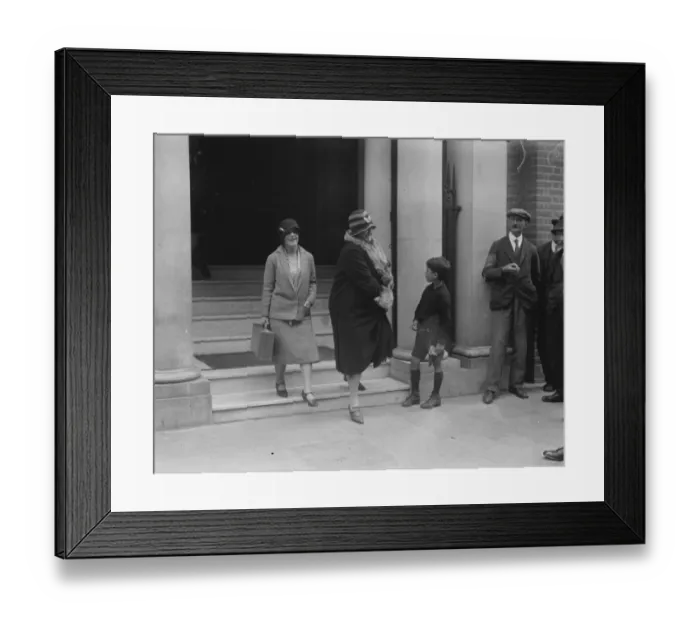 Framed Print : Labour Leaders meet in London. Miss Ellen Wilkinson and Dr Marion Phillips Framed Print : Labour Leaders meet in London. Miss Ellen Wilkinson and Dr Marion Phillips