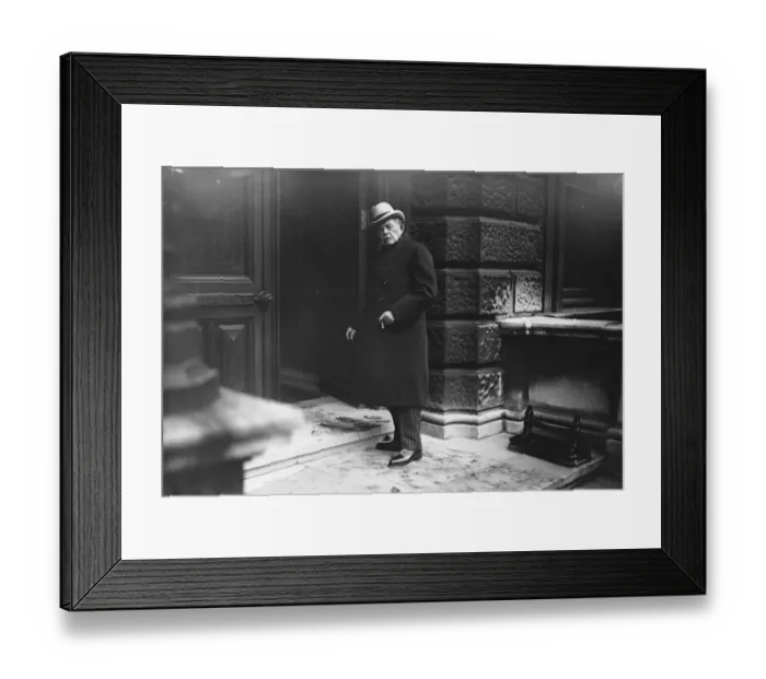 Framed Print : Employers and TUC leaders meet at Burlington House, Piccadilly. Mr Bernhard Baron arriving Framed Print : Employers and TUC leaders meet at Burlington House, Piccadilly. Mr Bernhard Baron arriving