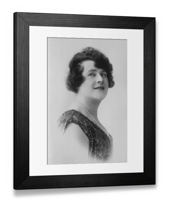 Framed Print : Lily Morris, who is to appear at Royal Command Performance at the Victoria Palace Framed Print : Lily Morris, who is to appear at Royal Command Performance at the Victoria Palace