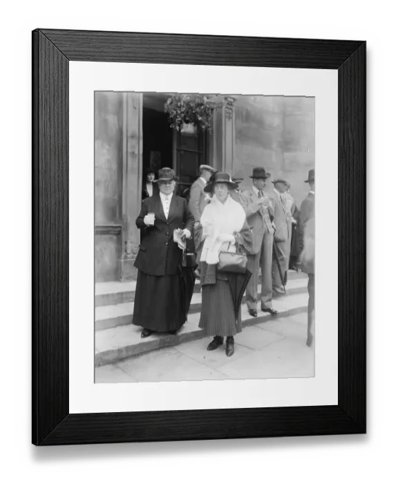 Framed Print : Taking the waters at Harrogate, Yorkshire. Miss Craigie Halkett and the Countess of Yarborough