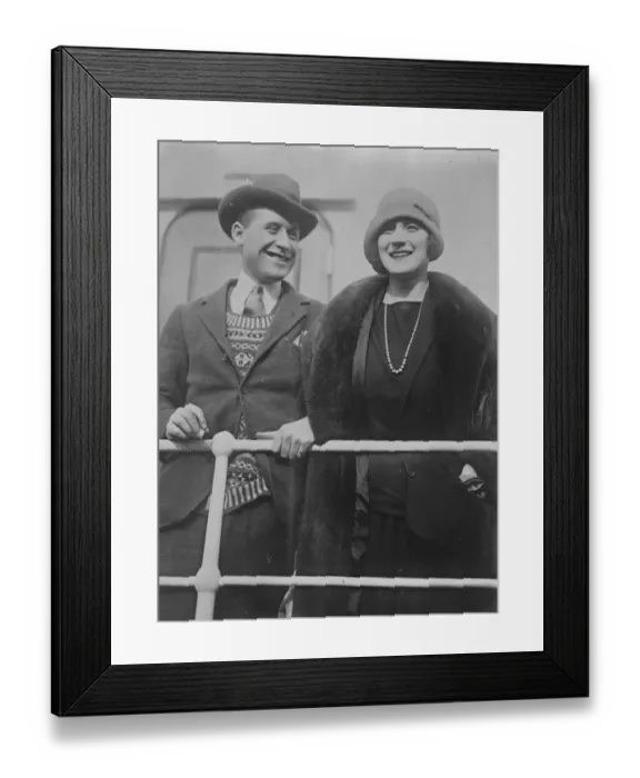 Framed Print : The Earl and Countess of Craven at New York 2 December 1925 Framed Print : The Earl and Countess of Craven at New York 2 December 1925