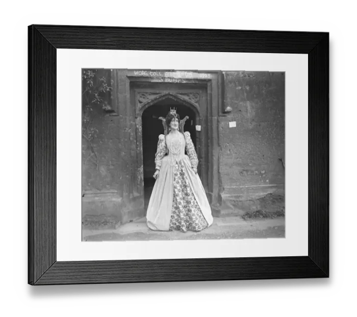 Framed Print : Mrs Asquith as Queen Elizabeth at Worcester College, Oxford. Mrs Asquith as Queen Elizabeth Framed Print : Mrs Asquith as Queen Elizabeth at Worcester College, Oxford. Mrs Asquith as Queen Elizabeth