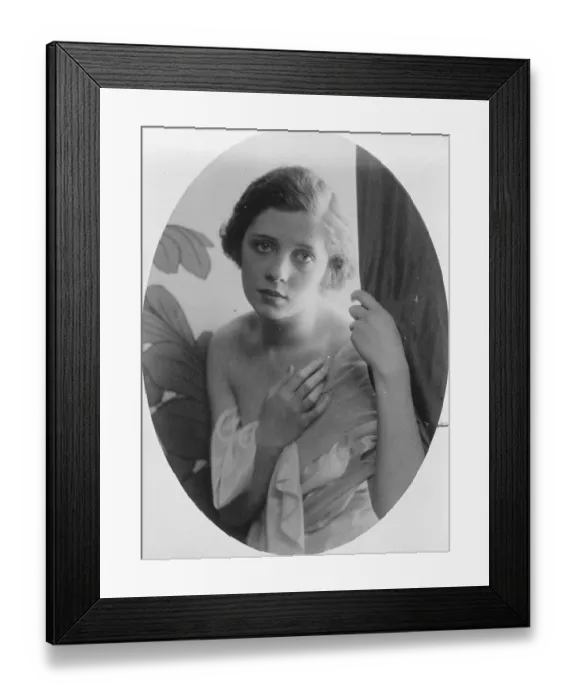 Framed Print : Senorita Carmencita Larrabeiti, star of the Princess theatre, Madrid. 21 October 1927 Framed Print : Senorita Carmencita Larrabeiti, star of the Princess theatre, Madrid. 21 October 1927