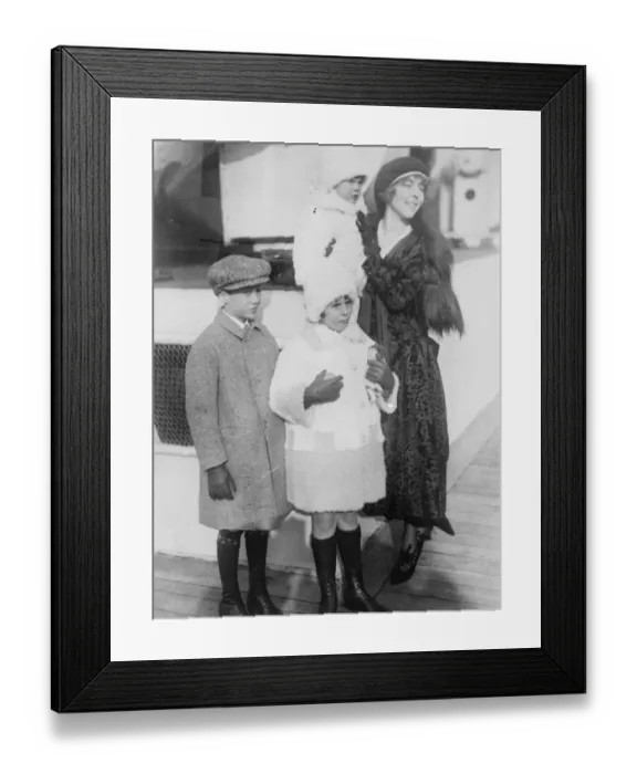 Framed Print : After her legal battle Mrs George J Gould who has been the centre of a legal battle Framed Print : After her legal battle Mrs George J Gould who has been the centre of a legal battle