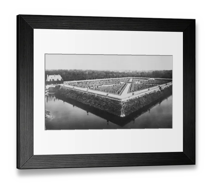 Framed Print : Where Mary Queen of Scots spent her honeymoon. The quaint garden of the Chateau of Chennonceaux Framed Print : Where Mary Queen of Scots spent her honeymoon. The quaint garden of the Chateau of Chennonceaux