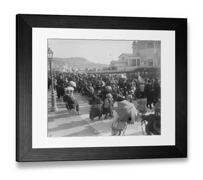 Framed Print : General view of the popular promenade Des Aeglais along the Mediterranean at Nice, France Framed Print : General view of the popular promenade Des Aeglais along the Mediterranean at Nice, France