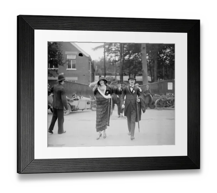 Framed Print : Ascot. Major and Mrs J B Paget. 21 June 1923 Framed Print : Ascot. Major and Mrs J B Paget. 21 June 1923