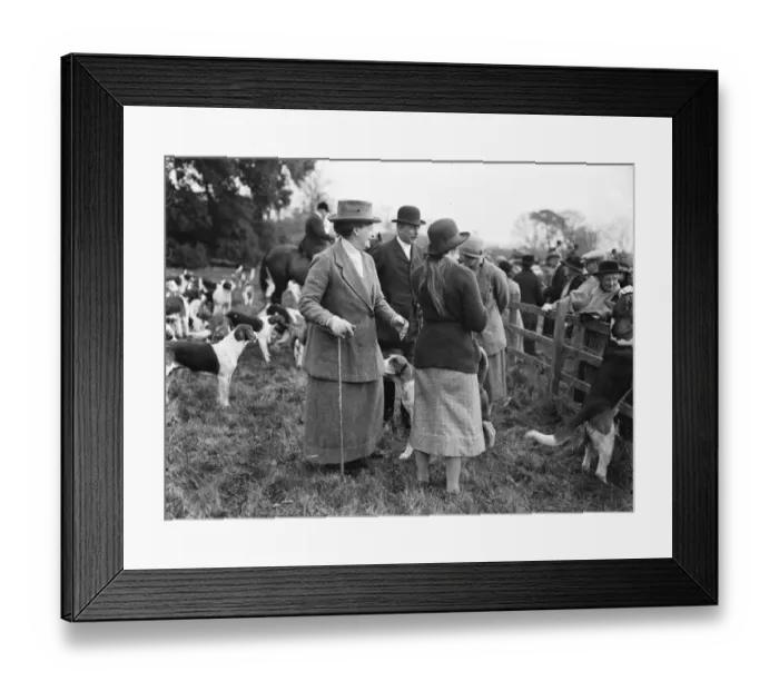 Framed Print : Meet of the New Forest staghounds. Lady Normanton at the meet. 20 November 1922 Framed Print : Meet of the New Forest staghounds. Lady Normanton at the meet. 20 November 1922