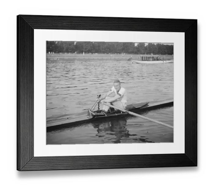 Framed Print : English and American scullers meet in contest on Thames Mr J Beresford, Junr