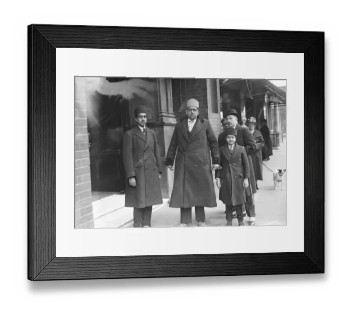 Framed Print : Indias representative at the Imperial Conference. The Maharajah of Burdwan with