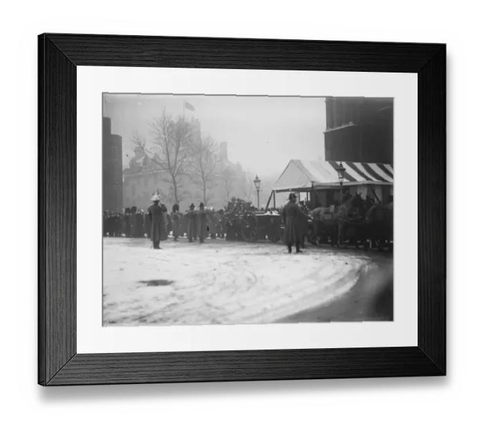Framed Print : Queen Alexandras funeral at Westminster Abbey. The Guard of Honour of the brigade Framed Print : Queen Alexandras funeral at Westminster Abbey. The Guard of Honour of the brigade