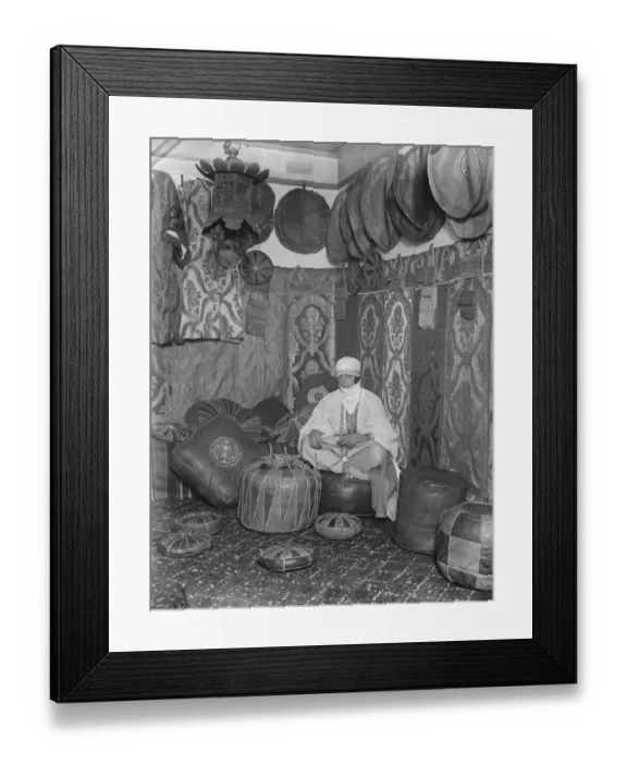 Framed Print : The Hon Cicely Molesworth at the Moorish Little Market in Walton Street, Chelsea Framed Print : The Hon Cicely Molesworth at the Moorish Little Market in Walton Street, Chelsea