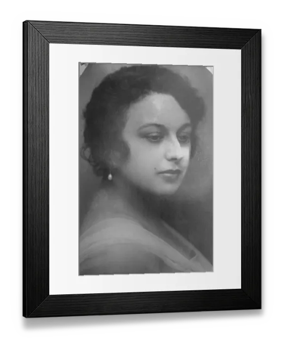 Framed Print : Seville hostess who will give a reception for the Prince of Wales. Senora Josefina Santalana