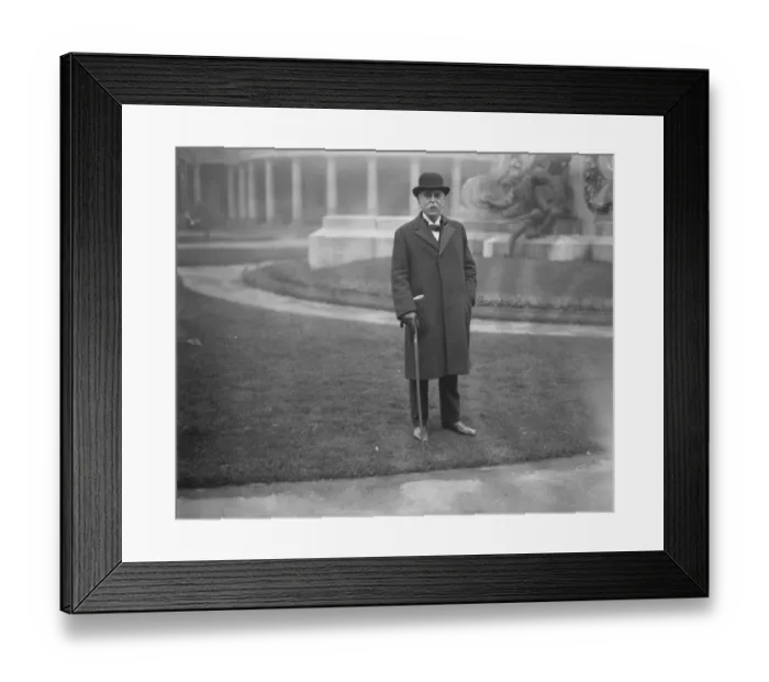 Framed Print : First meeting of Irish Free State Senate in Dublin. Mr Benjamin Haughton arriving Framed Print : First meeting of Irish Free State Senate in Dublin. Mr Benjamin Haughton arriving