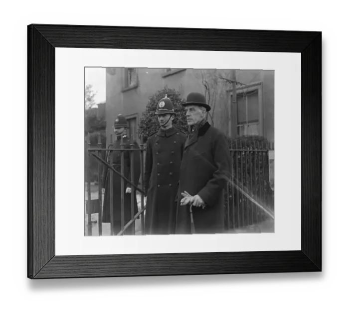 Framed Print : The Armstrong Trial at Hereford Sir Ernest Pollock outside the court 4 April 1922 Framed Print : The Armstrong Trial at Hereford Sir Ernest Pollock outside the court 4 April 1922