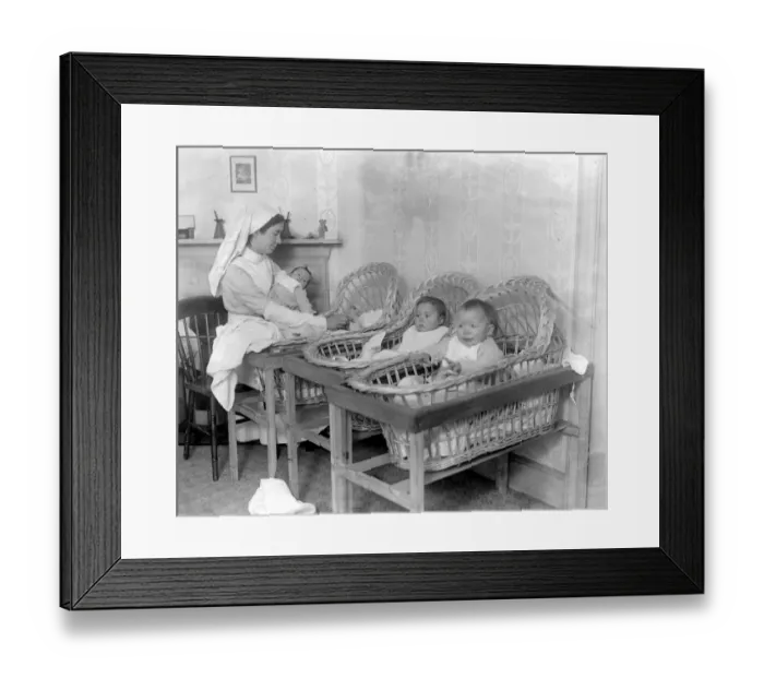 Framed Print : War Creche exclusive for munition workers. children at Acton, known as the Acton Central Nursery