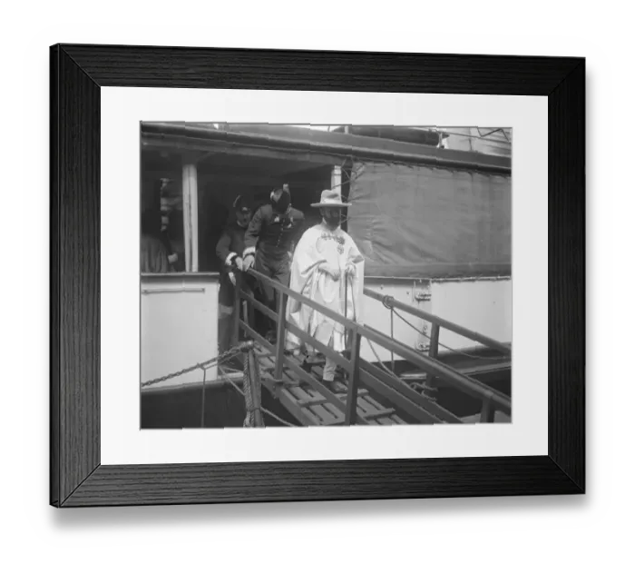 Framed Print : Abyssinian regent. Ras Tafari, descendant of Balkis, Queen of Sheba arriving at Dover Framed Print : Abyssinian regent. Ras Tafari, descendant of Balkis, Queen of Sheba arriving at Dover