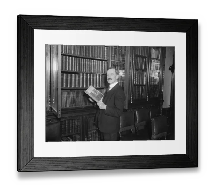 Framed Print : 46 years at the Guildhall libray. Mr Bernard Kettle, who is retiring from his